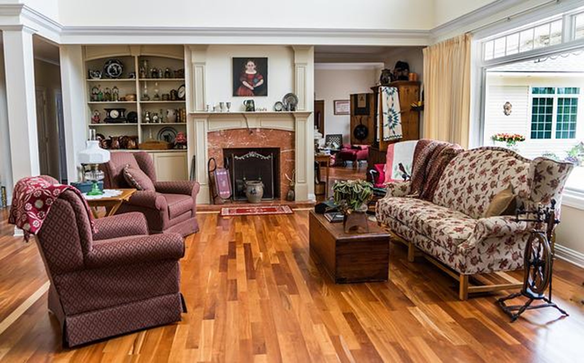 old style living room.jpg (399 KB)